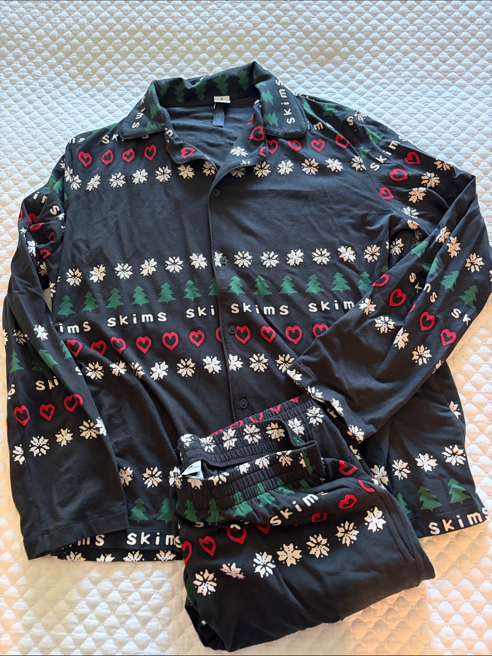 EUC Skims Onyx Fair Isle Holiday Pajama Set with Snowflake & Heart Print